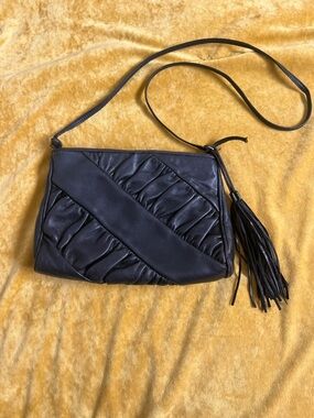 Vintage Meyers 80’s 90’s soft black leather purse tassel zipper ruched detail